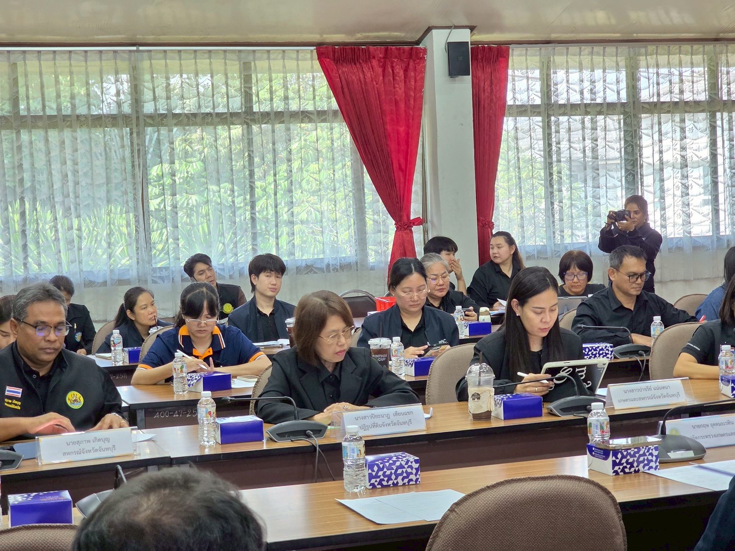 title - ส.ป.ก. จันทบุรี ร่วมลงพื้นที่ติดตาม นายกฤษ อุตตมะเวทิน รองปลัดกระทรวงเกษตรและสหกรณ์ และคณะ ในการติดตามคาดการณ์สถานการณ์เกลือทะเล และประชุมคณะกรรมการพัฒนาเกลือทะเลไทย และคณะทำงานภายใต้คณะกรรมการพัฒนาเกลือทะเลไทย 